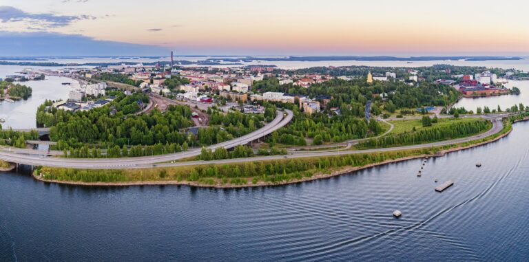 Ilmakuvassa Kotkan seutua.