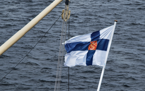 Suomen valtion lippu.